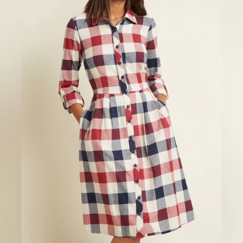 ModCloth Plaid Shirt Dress Medium | Button Front Fit & Flare Pockets Red Blue - Picture 2 of 10